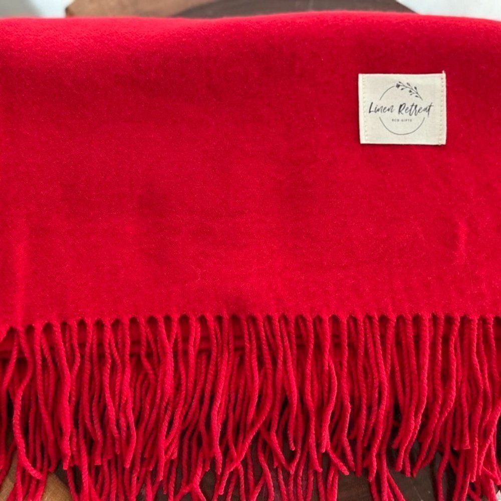 Soft warm scarf is a mixture of acrylic and cashmere condition is new - Picture 4 of 10